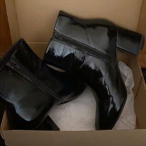 Like Brand New Super stylish bootie fits 10.5 / 11